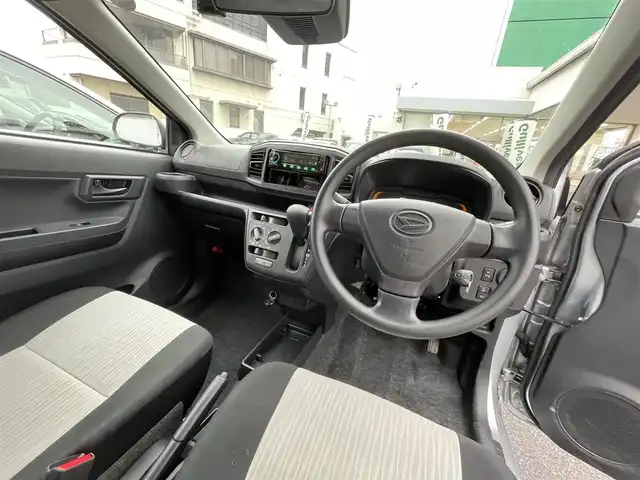 ダイハツ ミラ イース L SAⅢ 岡山県 2019(令1)年 1.4万km ブライトシルバーメタリック 登録時走行距離13533キロ/スマートアシストIII/・衝突回避支援ブレーキ/・車線逸脱警報/・誤発進抑制制御/・オートハイビーム/コーナーセンサー/アイドリングストップ/ヘッドライトレベライザー/前後ドライブレコーダー/ハロゲンライト/Bluetooth/AM/FM/AUX/リモコンキー/スペアキー×１