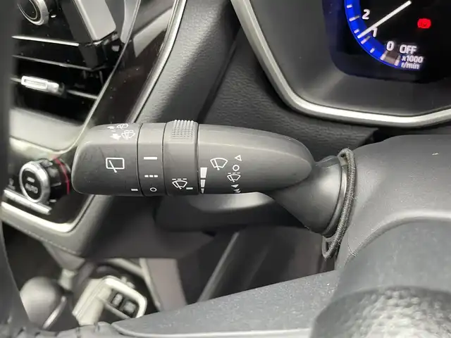 トヨタ カローラ クロス ハイブリッド Z 愛媛県 2023(令5)年 0.9万km アティチュードブラックマイカ 純正ディスプレイオーディオ　/バックカメラ　/置くだけ充電　/トヨタセーフティセンス　/レーダークルーズコントロール　/衝突被害軽減装置/車線逸脱防止装置/純正ラゲッジマット　/シーケンシャルウインカー　/電動パーキングブレーキ　/AC100Vコンセント/電格ミラー/D/N席シートヒーター/電動リアゲート/現状サマー(純正AW)(225/50/R18)/MICHELIN PRIMACY
