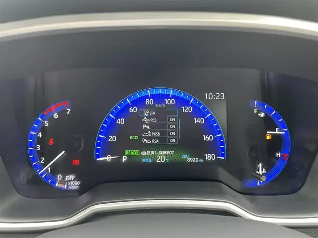 トヨタ カローラ クロス ハイブリッド Z 愛媛県 2023(令5)年 0.9万km アティチュードブラックマイカ 純正ディスプレイオーディオ　/バックカメラ　/置くだけ充電　/トヨタセーフティセンス　/レーダークルーズコントロール　/衝突被害軽減装置/車線逸脱防止装置/純正ラゲッジマット　/シーケンシャルウインカー　/電動パーキングブレーキ　/AC100Vコンセント/電格ミラー/D/N席シートヒーター/電動リアゲート/現状サマー(純正AW)(225/50/R18)/MICHELIN PRIMACY