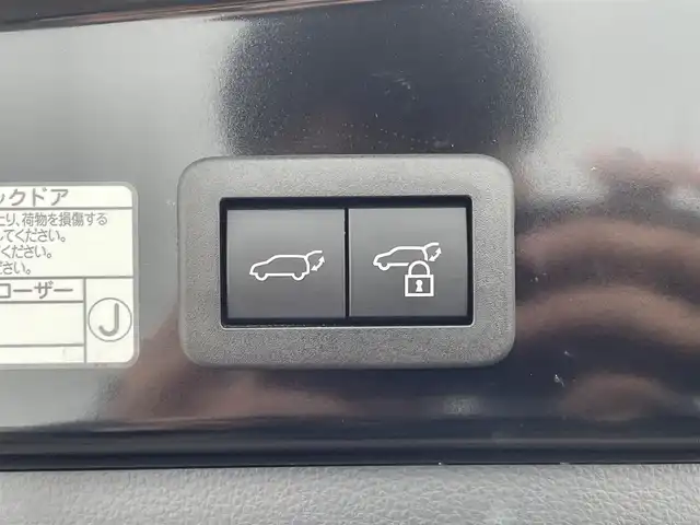 トヨタ カローラ クロス ハイブリッド Z 愛媛県 2023(令5)年 0.9万km アティチュードブラックマイカ 純正ディスプレイオーディオ　/バックカメラ　/置くだけ充電　/トヨタセーフティセンス　/レーダークルーズコントロール　/衝突被害軽減装置/車線逸脱防止装置/純正ラゲッジマット　/シーケンシャルウインカー　/電動パーキングブレーキ　/AC100Vコンセント/電格ミラー/D/N席シートヒーター/電動リアゲート/現状サマー(純正AW)(225/50/R18)/MICHELIN PRIMACY
