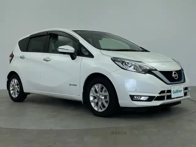 日産 ノート e－パワー メダリスト 鹿児島県 2019(令1)年 4.4万km ブリリアントホワイトパール ワンオーナー/禁煙車/純正ナビ/・Bluetooth/・CD/・DVD/・フルセグTV/デジタルインナーミラー/全方位カメラ/純正アルミホイール/純正フロアマット/純正ドアバイザー/ハーフレザーシート/純正ドアバイザー/プッシュスタート/電動格納ミラー