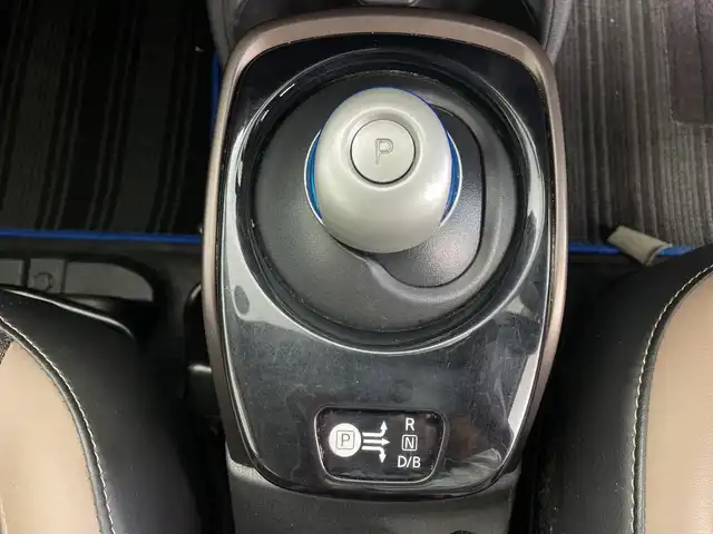 日産 ノート e－パワー メダリスト 鹿児島県 2019(令1)年 4.4万km ブリリアントホワイトパール ワンオーナー/禁煙車/純正ナビ/・Bluetooth/・CD/・DVD/・フルセグTV/デジタルインナーミラー/全方位カメラ/純正アルミホイール/純正フロアマット/純正ドアバイザー/ハーフレザーシート/純正ドアバイザー/プッシュスタート/電動格納ミラー