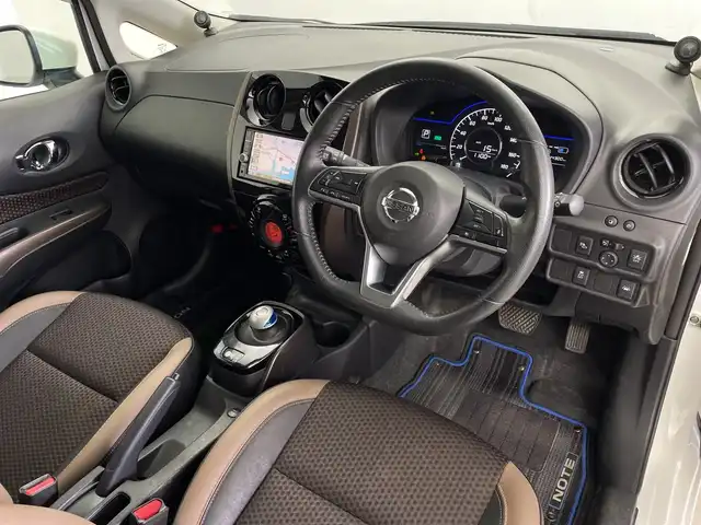 日産 ノート e－パワー メダリスト 鹿児島県 2019(令1)年 4.4万km ブリリアントホワイトパール ワンオーナー/禁煙車/純正ナビ/・Bluetooth/・CD/・DVD/・フルセグTV/デジタルインナーミラー/全方位カメラ/純正アルミホイール/純正フロアマット/純正ドアバイザー/ハーフレザーシート/純正ドアバイザー/プッシュスタート/電動格納ミラー