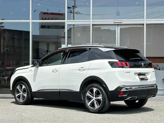 プジョー ３００８ GT ブルー HDi 福岡県 2021(令3)年 0.7万km パール 黒ハーフレザー　/フルセグ　/Ｂｌｕｅｔｏｏｔｈ　/アンビエントライト　/Ｂカメラ　/ＡＣＣ　/ＢＳＭ　/ＡｐｐｌｅＣａｒＰｌａｙ/ハンズフリーテールゲート　/Ｄ席メモリ付パワーシート　/純正１８インチＡＷ