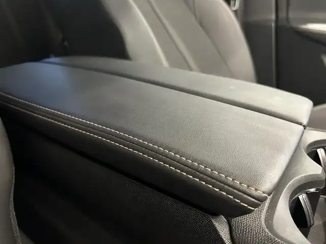 プジョー ３００８ GT ブルー HDi 福岡県 2021(令3)年 0.7万km パール 黒ハーフレザー　/フルセグ　/Ｂｌｕｅｔｏｏｔｈ　/アンビエントライト　/Ｂカメラ　/ＡＣＣ　/ＢＳＭ　/ＡｐｐｌｅＣａｒＰｌａｙ/ハンズフリーテールゲート　/Ｄ席メモリ付パワーシート　/純正１８インチＡＷ