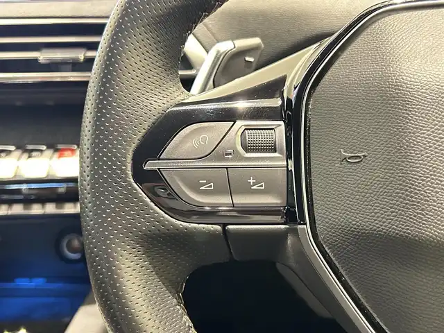 プジョー ３００８ GT ブルー HDi 福岡県 2021(令3)年 0.7万km パール 黒ハーフレザー　/フルセグ　/Ｂｌｕｅｔｏｏｔｈ　/アンビエントライト　/Ｂカメラ　/ＡＣＣ　/ＢＳＭ　/ＡｐｐｌｅＣａｒＰｌａｙ/ハンズフリーテールゲート　/Ｄ席メモリ付パワーシート　/純正１８インチＡＷ
