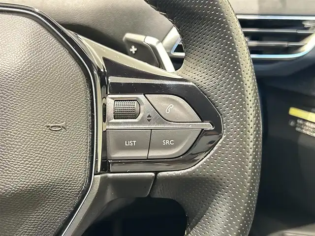プジョー ３００８ GT ブルー HDi 福岡県 2021(令3)年 0.7万km パール 黒ハーフレザー　/フルセグ　/Ｂｌｕｅｔｏｏｔｈ　/アンビエントライト　/Ｂカメラ　/ＡＣＣ　/ＢＳＭ　/ＡｐｐｌｅＣａｒＰｌａｙ/ハンズフリーテールゲート　/Ｄ席メモリ付パワーシート　/純正１８インチＡＷ