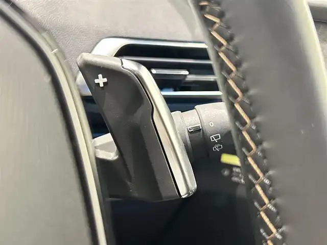 プジョー ３００８ GT ブルー HDi 福岡県 2021(令3)年 0.7万km パール 黒ハーフレザー　/フルセグ　/Ｂｌｕｅｔｏｏｔｈ　/アンビエントライト　/Ｂカメラ　/ＡＣＣ　/ＢＳＭ　/ＡｐｐｌｅＣａｒＰｌａｙ/ハンズフリーテールゲート　/Ｄ席メモリ付パワーシート　/純正１８インチＡＷ