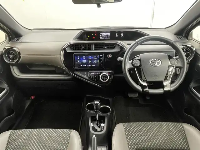 トヨタ アクア クロスオーバー グラム 茨城県 2018(平30)年 3.7万km ベージュ 社外ナビ/バックカメラ/フルセグ/衝突被害軽減ブレーキ/車線逸脱抑制装置/オートマチックハイビーム/クリアランスソナー/ETC/純正16インチAW/スマートキー