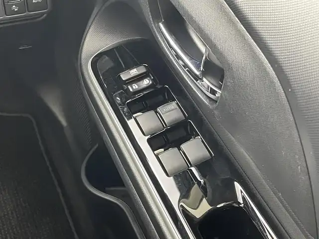 トヨタ アクア クロスオーバー グラム 茨城県 2018(平30)年 3.7万km ベージュ 社外ナビ/バックカメラ/フルセグ/衝突被害軽減ブレーキ/車線逸脱抑制装置/オートマチックハイビーム/クリアランスソナー/ETC/純正16インチAW/スマートキー