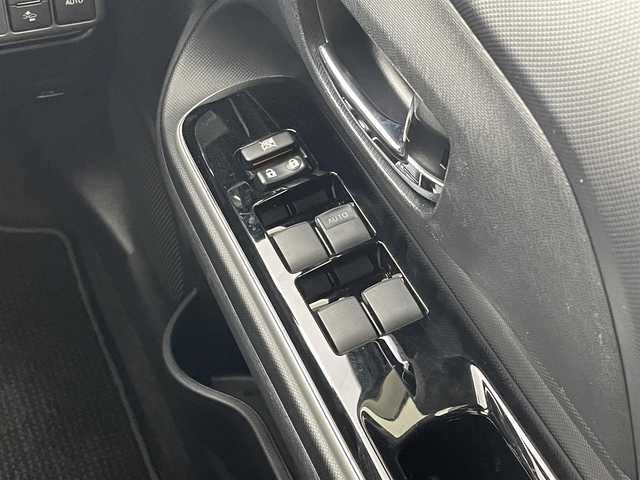 トヨタ アクア クロスオーバー グラム 茨城県 2018(平30)年 3.7万km ベージュ 社外ナビ/バックカメラ/フルセグ/衝突被害軽減ブレーキ/車線逸脱抑制装置/オートマチックハイビーム/クリアランスソナー/ETC/純正16インチAW/スマートキー