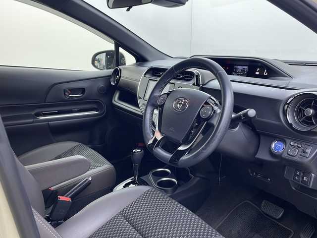 トヨタ アクア クロスオーバー グラム 栃木県 2018(平30)年 3.7万km ベージュ 社外SDナビ(ECLIPSE AVN-R9W)/・Bluetooth/フルセグTV/・CD/DVD/SD/USB/・AM/FM/トヨタセーフティセンス/・プリクラッシュセーフティ/・前後クリアランスソナー/・レーンディパーチャーアラート/・オートハイビーム/・先行者発進お知らせ/バックカメラ/ビルトインETC/コンビネーションシート(合皮)/ドアバイザー/ハロゲンヘッドライト/純正16インチアルミホイール/純正フロアマット/Wエアバッグ/スマートキー×2本/保証書、取扱説明書