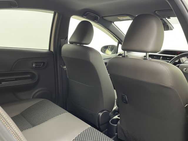 トヨタ アクア クロスオーバー グラム 栃木県 2018(平30)年 3.7万km ベージュ 社外SDナビ(ECLIPSE AVN-R9W)/・Bluetooth/フルセグTV/・CD/DVD/SD/USB/・AM/FM/トヨタセーフティセンス/・プリクラッシュセーフティ/・前後クリアランスソナー/・レーンディパーチャーアラート/・オートハイビーム/・先行者発進お知らせ/バックカメラ/ビルトインETC/コンビネーションシート(合皮)/ドアバイザー/ハロゲンヘッドライト/純正16インチアルミホイール/純正フロアマット/Wエアバッグ/スマートキー×2本/保証書、取扱説明書