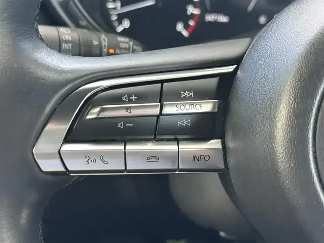 マツダ ＭＸ－３０ 愛知県 2022(令4)年 3.5万km セラミックメタリック ワンオーナー/メモリナビ/フルセグテレビ/全方位カメラ/バックカメラ/アイドリングストップ/ウィンカーミラー/レーダークルーズコントロール/プッシュスタート/ビルトインETC/ヘッドアップディスプレイ/ブラインドスポットモニター/前後ドライブレコーダー/パワーシート/シートヒーター/前後クリアランスソナー/オートマチックハイビーム/ステアリングヒーター/ステアリングスイッチ/シートメモリー/トラクションコントロールオフスイッチ/iACTIVESENSE/スマートキー2本/保証書/取扱説明書