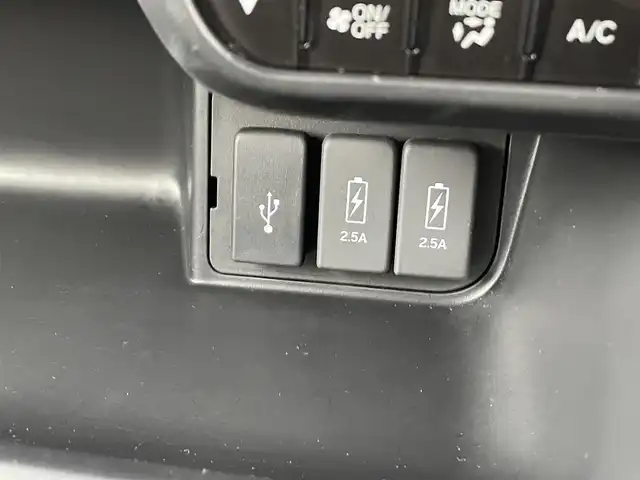 ホンダ Ｎ ＢＯＸ カスタム L ターボ スタイル+ブラック 千葉県 2022(令4)年 0.8万km プラチナホワイトパール 衝突軽減ブレーキ/両側パワースライドドア/純正７インチナビ/フルセグＴＶ/Ｂｌｕｅｔｏｏｔｈ/バックカメラ/レーダークルーズコントロール/ハーフレザーシート/ＬＥＤヘッドライト/オートライト