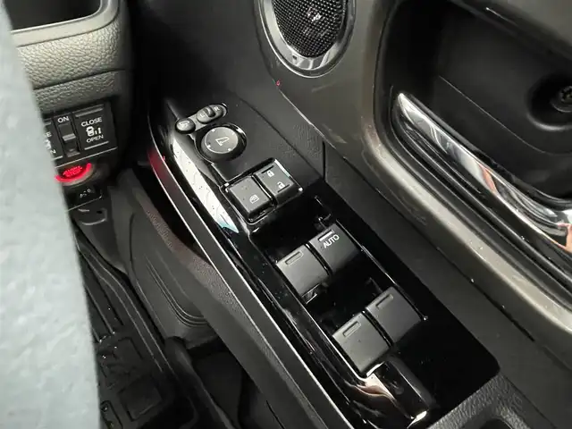 ホンダ Ｎ ＢＯＸ カスタム L ターボ スタイル+ブラック 千葉県 2022(令4)年 0.8万km プラチナホワイトパール 衝突軽減ブレーキ/両側パワースライドドア/純正７インチナビ/フルセグＴＶ/Ｂｌｕｅｔｏｏｔｈ/バックカメラ/レーダークルーズコントロール/ハーフレザーシート/ＬＥＤヘッドライト/オートライト