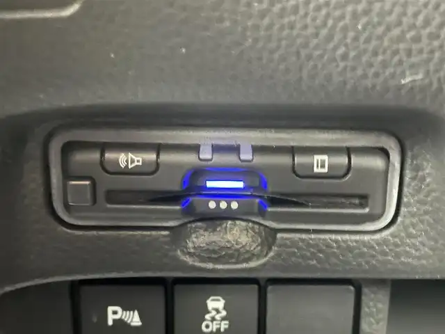 ホンダ Ｎ ＢＯＸ カスタム L ターボ スタイル+ブラック 千葉県 2022(令4)年 0.8万km プラチナホワイトパール 衝突軽減ブレーキ/両側パワースライドドア/純正７インチナビ/フルセグＴＶ/Ｂｌｕｅｔｏｏｔｈ/バックカメラ/レーダークルーズコントロール/ハーフレザーシート/ＬＥＤヘッドライト/オートライト