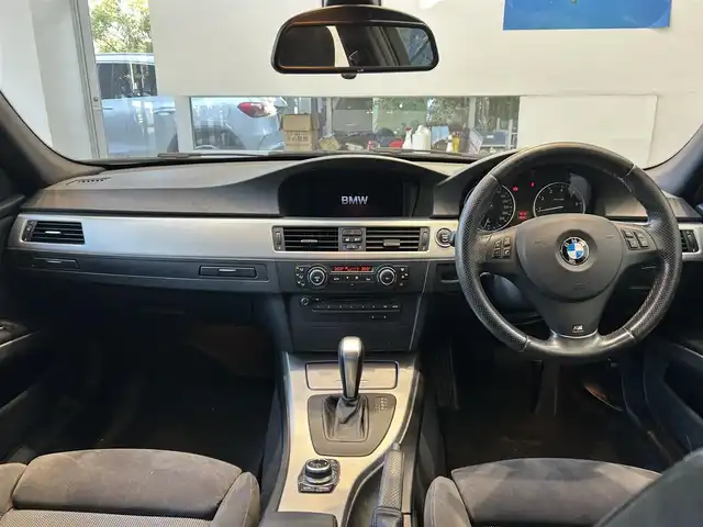 ＢＭＷ ３２０ｉ ツーリング Mスポーツ 大阪府 2011(平23)年 6.7万km 白 純正ナビ/CD/DVD/AUX/純正17インチAW/HIDヘッドライト/ETC/ルーフレール/パワーシート/Dシートメモリ/スマートキー