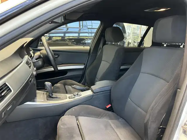 ＢＭＷ ３２０ｉ ツーリング Mスポーツ 大阪府 2011(平23)年 6.7万km 白 純正ナビ/CD/DVD/AUX/純正17インチAW/HIDヘッドライト/ETC/ルーフレール/パワーシート/Dシートメモリ/スマートキー