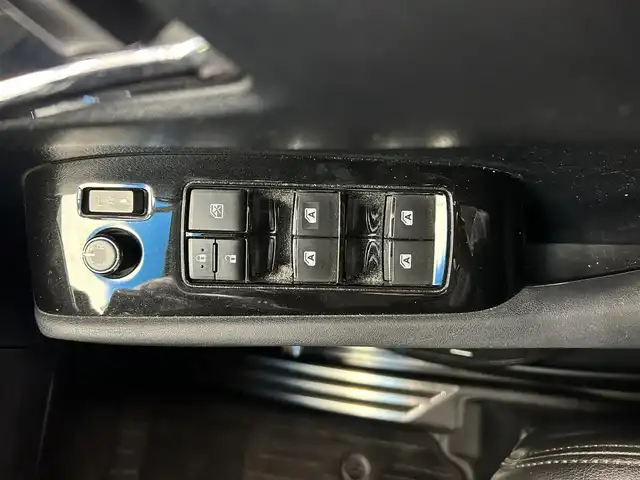 トヨタ ヴェルファイア Z 鹿児島県 2015(平27)年 6.5万km ホワイトパールクリスタルシャイン 禁煙車/純正9インチSDナビ(NSZT-Y64T)/　・Bluetooth/　・CD/DVD/　・フルセグTV/　・AM/FM/フリップダウンモニター/両側パワースライドドア/バックカメラ/ETC/電動パーキングブレーキ/ブレーキホールド/前後コーナーセンサー/後席オットマン/純正フロアマット/社外アルミホイール(huperion)/電動格納ミラー/ステアリングリモコン/全席オートパワーウィンドウ