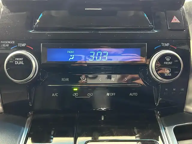 トヨタ ヴェルファイア Z 鹿児島県 2015(平27)年 6.5万km ホワイトパールクリスタルシャイン 禁煙車/純正9インチSDナビ(NSZT-Y64T)/　・Bluetooth/　・CD/DVD/　・フルセグTV/　・AM/FM/フリップダウンモニター/両側パワースライドドア/バックカメラ/ETC/電動パーキングブレーキ/ブレーキホールド/前後コーナーセンサー/後席オットマン/純正フロアマット/社外アルミホイール(huperion)/電動格納ミラー/ステアリングリモコン/全席オートパワーウィンドウ