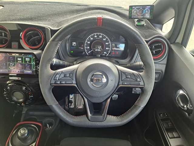 日産 ノート e－パワー ニスモ 大阪府 2018(平30)年 3.8万km ブリリアントホワイトパール /禁煙車//衝突被害軽減ブレーキ//純正SDナビ/MM318D-W//フルセグテレビ/Bluetooth/CD/DVD/SD/AUX//全方位カメラ/バックカメラ//追従式クルーズコントロール//デジタルインナーミラー//レーンキープアシスト//車高調/TEIN//スロットルコントローラー/BLITZ//BBS16インチホイール//タワーバー/クスコ//ドライブレコーダー//ETC//保証書//取扱説明書//スペアキー