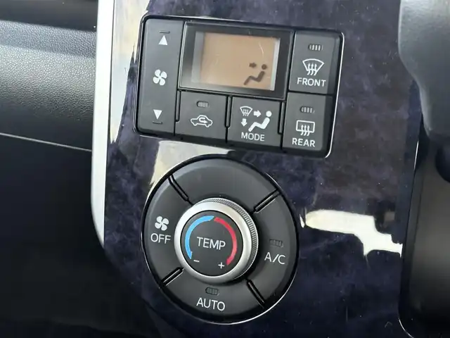 ダイハツ タント カスタム X トップED SA Ⅲ 大分県 2017(平29)年 5.8万km ブライトシルバーメタリック ・SDナビ(CD/DVD/BT/SD)/・フルセグテレビ/・バックカメラ/・スマートアシスト/・ETC/・片側パワースライドドア/・ドライブレコーダー/・運転席シートヒーター/・オートハイビーム/・ベンチシート/・リアセンサー/・スマートキー/・プッシュスタート