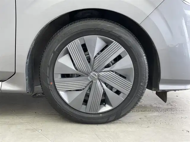 日産 ノート X 埼玉県 2021(令3)年 1.2万km ダークメタルグレー 純正メーカーナビ/フルセグTV/Bluetooth接続/デジタルインナーミラー/バックカメラ/スマートキー/USB端子/前後コーナーセンサー/エマージェンシーブレーキ/レーンキープアシスト/標識検知機能/アラウンドビューモニター