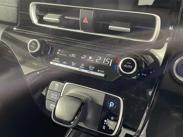 トヨタ アクア 福岡県 2023(令5)年 0.2万km パールⅡ ワンオーナー/レーダークルーズコントロール/トヨタセーフティーセンス/ディスプレイオーディオラジオ＆フルセグTV/横滑り防止装置/衝突軽減ブレーキ/レーンキープアシスト/LEDヘッドライト/前後コーナーセンサー/純正アルミホイル/電動格納ミラー/スマートキー/プッシュスタートボタン/スペアキー/オートマチックハイビーム　オートライト/バックカメラ/純正フロアマット/ビルドインETC