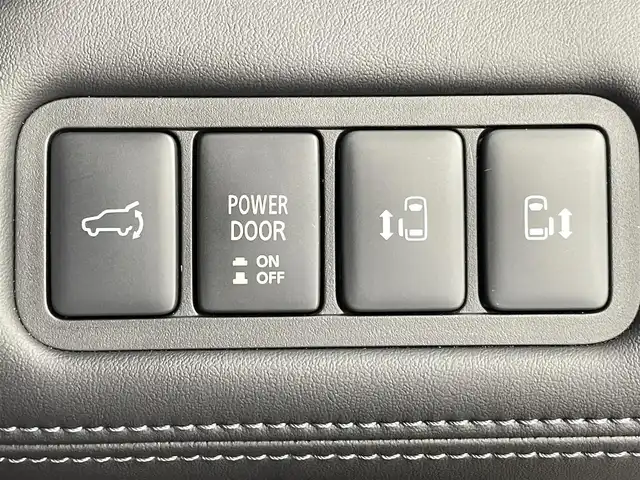 三菱 デリカＤ：５ P 千葉県 2022(令4)年 2.2万km ホワイトダイヤモンド e-Assist/・衝突軽減ブレーキ/・車線逸脱警報システム/・誤発進抑制機能/・レーダークルーズコントロールシステム/純正10インチメモリナビ/CD BT USB フルセグ/マルチアラウンドビューモニター/両側パワースライドドア/電動テールゲート/レーダークルーズコントロール/パドルシフト/LEDオートライト/パワーシート/シートヒーター/ハンドルヒーター/純正18インチアルミホイール/パーキングスイッチ/ブレーキホールド/スマートキー/プッシュスタート/ETC