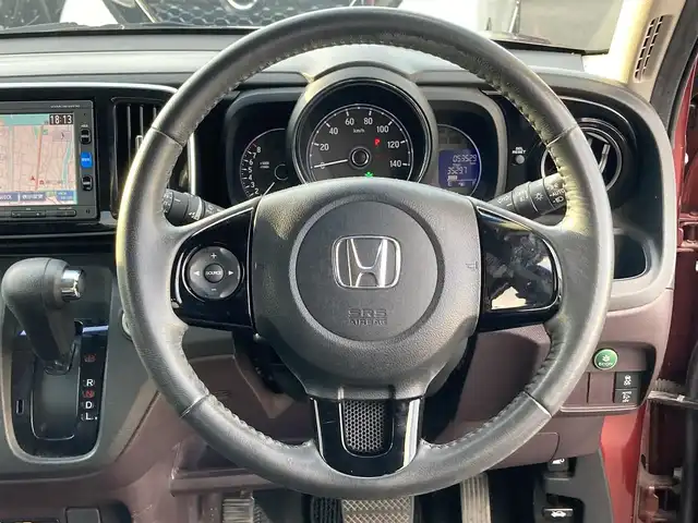ホンダ Ｎ ＯＮＥ プレミアム 香川県 2016(平28)年 5.4万km プレミアムディープロッソパール 登録時走行距離：53529km/ディーラー純正ナビ/　CD DVD BT フルセグTV/バックカメラ/ビルトインETC/ハーフレザーシート/HIDヘッドライト/オートライト/フォグランプ/電動格納ウィンカーミラー/ドアバイザー/革巻きステアリング/ステアリングスイッチ/純正フロアマット/プッシュスタート/スマートキー