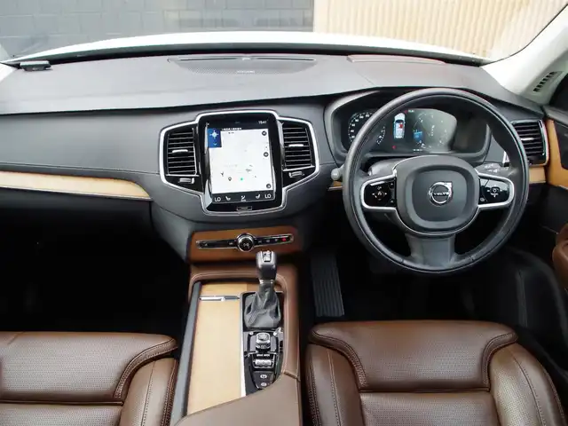 ボルボ ＸＣ９０ D5 AWD インスクリプション 埼玉県 2019(令1)年 3.2万km クリスタルホワイトP ブラウンレザーシート/アダプティブクルーズコントロール/インテリセーフ/パノラミックスライディングルーフ/harman/kardon/ヘッドアップディスプレイ/CarPlay/パークセンサー/ブラインドスポットモニター/全周囲カメラ/純正ナビ/ETC/フルセグTV/シートヒーター/ベンチレーション/ステアリングヒーター/シートポジションメモリー機能
