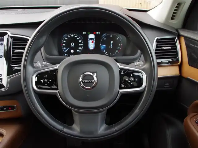 ボルボ ＸＣ９０ D5 AWD インスクリプション 埼玉県 2019(令1)年 3.2万km クリスタルホワイトP ブラウンレザーシート/アダプティブクルーズコントロール/インテリセーフ/パノラミックスライディングルーフ/harman/kardon/ヘッドアップディスプレイ/CarPlay/パークセンサー/ブラインドスポットモニター/全周囲カメラ/純正ナビ/ETC/フルセグTV/シートヒーター/ベンチレーション/ステアリングヒーター/シートポジションメモリー機能