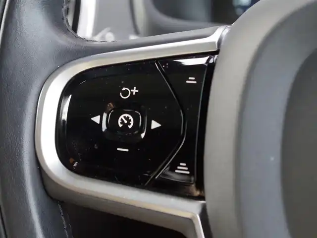 ボルボ ＸＣ９０ D5 AWD インスクリプション 埼玉県 2019(令1)年 3.2万km クリスタルホワイトP ブラウンレザーシート/アダプティブクルーズコントロール/インテリセーフ/パノラミックスライディングルーフ/harman/kardon/ヘッドアップディスプレイ/CarPlay/パークセンサー/ブラインドスポットモニター/全周囲カメラ/純正ナビ/ETC/フルセグTV/シートヒーター/ベンチレーション/ステアリングヒーター/シートポジションメモリー機能