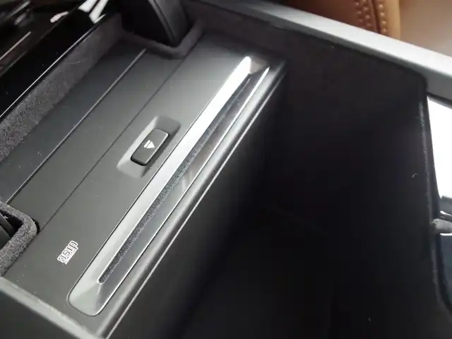 ボルボ ＸＣ９０ D5 AWD インスクリプション 埼玉県 2019(令1)年 3.2万km クリスタルホワイトP ブラウンレザーシート/アダプティブクルーズコントロール/インテリセーフ/パノラミックスライディングルーフ/harman/kardon/ヘッドアップディスプレイ/CarPlay/パークセンサー/ブラインドスポットモニター/全周囲カメラ/純正ナビ/ETC/フルセグTV/シートヒーター/ベンチレーション/ステアリングヒーター/シートポジションメモリー機能