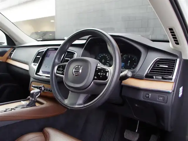 ボルボ ＸＣ９０ D5 AWD インスクリプション 埼玉県 2019(令1)年 3.2万km クリスタルホワイトP ブラウンレザーシート/アダプティブクルーズコントロール/インテリセーフ/パノラミックスライディングルーフ/harman/kardon/ヘッドアップディスプレイ/CarPlay/パークセンサー/ブラインドスポットモニター/全周囲カメラ/純正ナビ/ETC/フルセグTV/シートヒーター/ベンチレーション/ステアリングヒーター/シートポジションメモリー機能