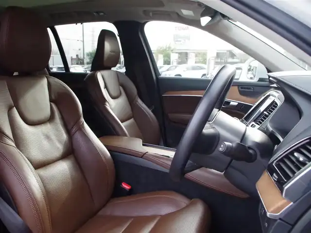 ボルボ ＸＣ９０ D5 AWD インスクリプション 埼玉県 2019(令1)年 3.2万km クリスタルホワイトP ブラウンレザーシート/アダプティブクルーズコントロール/インテリセーフ/パノラミックスライディングルーフ/harman/kardon/ヘッドアップディスプレイ/CarPlay/パークセンサー/ブラインドスポットモニター/全周囲カメラ/純正ナビ/ETC/フルセグTV/シートヒーター/ベンチレーション/ステアリングヒーター/シートポジションメモリー機能