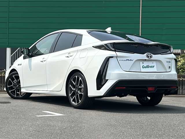 トヨタ プリウス ＰＨＶ S GRスポーツ 茨城県 2020(令2)年 8万km ホワイトパールクリスタルシャイン 社外８インチSDナビ/-Bluetooth/フルセグTV/CD/DVD/バックカメラ/レーンキープアシスト/レーダークルーズコントロール/LEDヘッドライト/オートライト/オートマチックハイビーム/前席シートヒーター/純正１８インチアルミホイール/横滑り防止装置/盗難防止装置/衝突被害軽減システム/ステアリングスイッチ/前方ドライブレコーダー/ドライブレコーダー/ETC/プッシュスタート/スマートキー