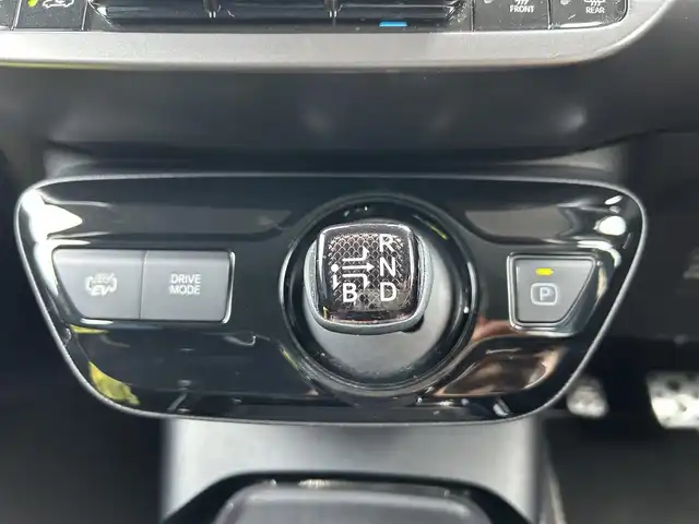 トヨタ プリウス ＰＨＶ S GRスポーツ 茨城県 2020(令2)年 8万km ホワイトパールクリスタルシャイン 社外８インチSDナビ/-Bluetooth/フルセグTV/CD/DVD/バックカメラ/レーンキープアシスト/レーダークルーズコントロール/LEDヘッドライト/オートライト/オートマチックハイビーム/前席シートヒーター/純正１８インチアルミホイール/横滑り防止装置/盗難防止装置/衝突被害軽減システム/ステアリングスイッチ/前方ドライブレコーダー/ドライブレコーダー/ETC/プッシュスタート/スマートキー