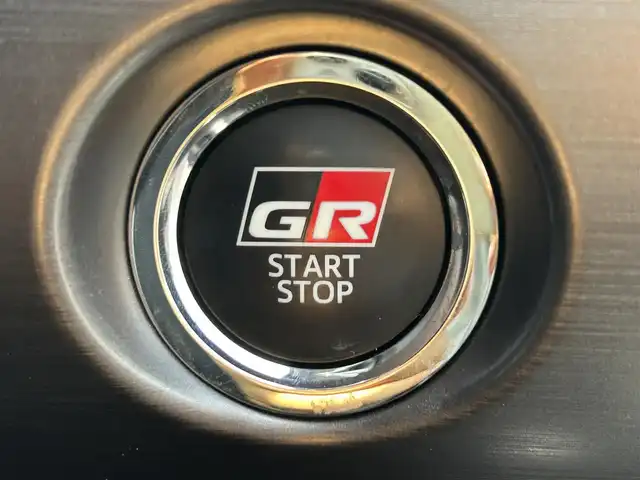 トヨタ プリウス ＰＨＶ S GRスポーツ 茨城県 2020(令2)年 8万km ホワイトパールクリスタルシャイン 社外８インチSDナビ/-Bluetooth/フルセグTV/CD/DVD/バックカメラ/レーンキープアシスト/レーダークルーズコントロール/LEDヘッドライト/オートライト/オートマチックハイビーム/前席シートヒーター/純正１８インチアルミホイール/横滑り防止装置/盗難防止装置/衝突被害軽減システム/ステアリングスイッチ/前方ドライブレコーダー/ドライブレコーダー/ETC/プッシュスタート/スマートキー