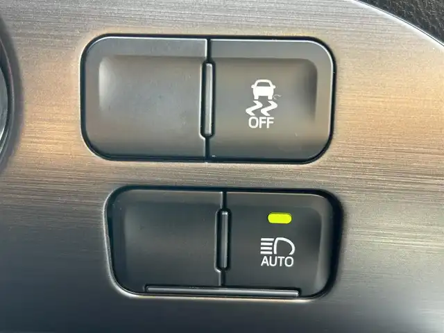 トヨタ プリウス ＰＨＶ S GRスポーツ 茨城県 2020(令2)年 8万km ホワイトパールクリスタルシャイン 社外８インチSDナビ/-Bluetooth/フルセグTV/CD/DVD/バックカメラ/レーンキープアシスト/レーダークルーズコントロール/LEDヘッドライト/オートライト/オートマチックハイビーム/前席シートヒーター/純正１８インチアルミホイール/横滑り防止装置/盗難防止装置/衝突被害軽減システム/ステアリングスイッチ/前方ドライブレコーダー/ドライブレコーダー/ETC/プッシュスタート/スマートキー
