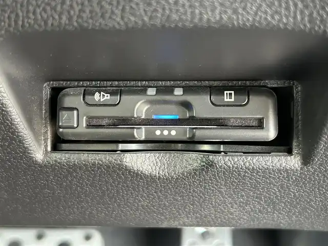 トヨタ プリウス ＰＨＶ S GRスポーツ 茨城県 2020(令2)年 8万km ホワイトパールクリスタルシャイン 社外８インチSDナビ/-Bluetooth/フルセグTV/CD/DVD/バックカメラ/レーンキープアシスト/レーダークルーズコントロール/LEDヘッドライト/オートライト/オートマチックハイビーム/前席シートヒーター/純正１８インチアルミホイール/横滑り防止装置/盗難防止装置/衝突被害軽減システム/ステアリングスイッチ/前方ドライブレコーダー/ドライブレコーダー/ETC/プッシュスタート/スマートキー
