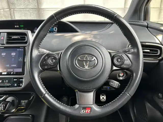 トヨタ プリウス ＰＨＶ S GRスポーツ 茨城県 2020(令2)年 8万km ホワイトパールクリスタルシャイン 社外８インチSDナビ/-Bluetooth/フルセグTV/CD/DVD/バックカメラ/レーンキープアシスト/レーダークルーズコントロール/LEDヘッドライト/オートライト/オートマチックハイビーム/前席シートヒーター/純正１８インチアルミホイール/横滑り防止装置/盗難防止装置/衝突被害軽減システム/ステアリングスイッチ/前方ドライブレコーダー/ドライブレコーダー/ETC/プッシュスタート/スマートキー