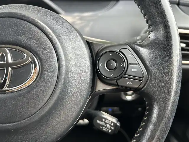 トヨタ プリウス ＰＨＶ S GRスポーツ 茨城県 2020(令2)年 8万km ホワイトパールクリスタルシャイン 社外８インチSDナビ/-Bluetooth/フルセグTV/CD/DVD/バックカメラ/レーンキープアシスト/レーダークルーズコントロール/LEDヘッドライト/オートライト/オートマチックハイビーム/前席シートヒーター/純正１８インチアルミホイール/横滑り防止装置/盗難防止装置/衝突被害軽減システム/ステアリングスイッチ/前方ドライブレコーダー/ドライブレコーダー/ETC/プッシュスタート/スマートキー
