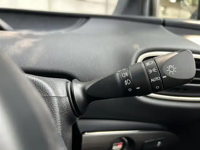 トヨタ プリウス ＰＨＶ S GRスポーツ 茨城県 2020(令2)年 8万km ホワイトパールクリスタルシャイン 社外８インチSDナビ/-Bluetooth/フルセグTV/CD/DVD/バックカメラ/レーンキープアシスト/レーダークルーズコントロール/LEDヘッドライト/オートライト/オートマチックハイビーム/前席シートヒーター/純正１８インチアルミホイール/横滑り防止装置/盗難防止装置/衝突被害軽減システム/ステアリングスイッチ/前方ドライブレコーダー/ドライブレコーダー/ETC/プッシュスタート/スマートキー