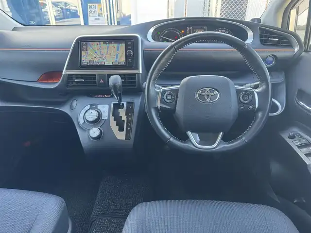 トヨタ シエンタ ハイブリッド G 広島県 2017(平29)年 4.2万km シルバーM ワンオーナー/純正ディーラーオプションナビ/・フルセグTV/・Bluetooth/セーフティーセンス/・プリクラッシュセーフティシステム/・レーンディパーチャーアラート/・オートマチックハイビーム/・先行車発信告知機能/ビルトインETC/185/60R15アルミホイール/両側パワースライドドア/スマートキー2個＆プッシュスタート