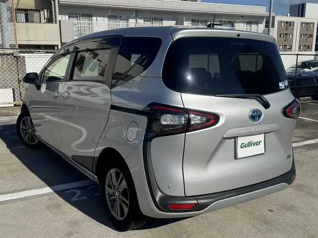 トヨタ シエンタ ハイブリッド G 広島県 2017(平29)年 4.2万km シルバーM ワンオーナー/純正ディーラーオプションナビ/・フルセグTV/・Bluetooth/セーフティーセンス/・プリクラッシュセーフティシステム/・レーンディパーチャーアラート/・オートマチックハイビーム/・先行車発信告知機能/ビルトインETC/185/60R15アルミホイール/両側パワースライドドア/スマートキー2個＆プッシュスタート