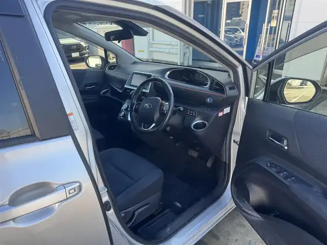 トヨタ シエンタ ハイブリッド G 広島県 2017(平29)年 4.2万km シルバーM ワンオーナー/純正ディーラーオプションナビ/・フルセグTV/・Bluetooth/セーフティーセンス/・プリクラッシュセーフティシステム/・レーンディパーチャーアラート/・オートマチックハイビーム/・先行車発信告知機能/ビルトインETC/185/60R15アルミホイール/両側パワースライドドア/スマートキー2個＆プッシュスタート