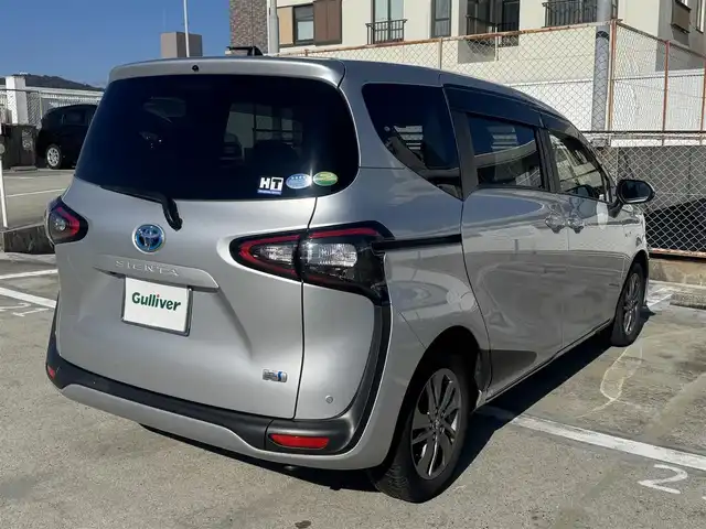 トヨタ シエンタ ハイブリッド G 広島県 2017(平29)年 4.2万km シルバーM ワンオーナー/純正ディーラーオプションナビ/・フルセグTV/・Bluetooth/セーフティーセンス/・プリクラッシュセーフティシステム/・レーンディパーチャーアラート/・オートマチックハイビーム/・先行車発信告知機能/ビルトインETC/185/60R15アルミホイール/両側パワースライドドア/スマートキー2個＆プッシュスタート