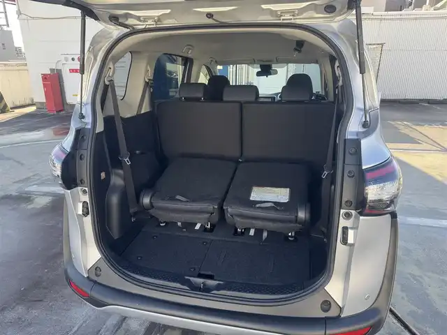 トヨタ シエンタ ハイブリッド G 広島県 2017(平29)年 4.2万km シルバーM ワンオーナー/純正ディーラーオプションナビ/・フルセグTV/・Bluetooth/セーフティーセンス/・プリクラッシュセーフティシステム/・レーンディパーチャーアラート/・オートマチックハイビーム/・先行車発信告知機能/ビルトインETC/185/60R15アルミホイール/両側パワースライドドア/スマートキー2個＆プッシュスタート